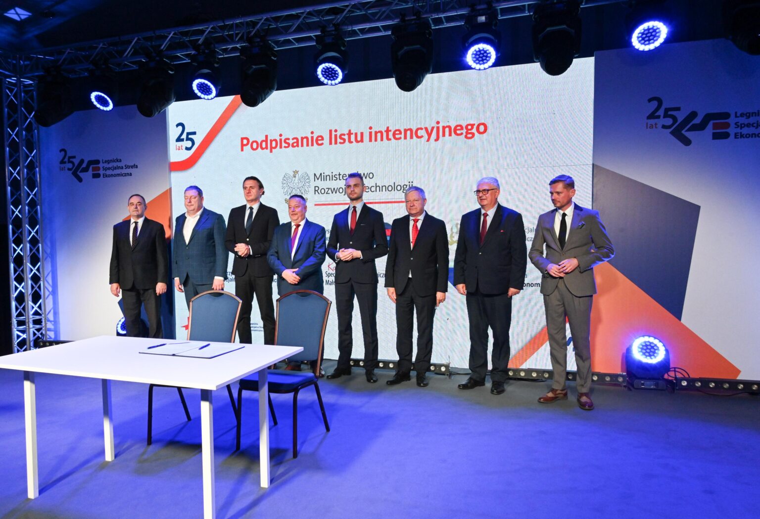 Zdjęcie z galerii wydarzenia: Specjalne strefy razem dla Ukrainy, jubileusz LSSE z wyróżnieniami i nagrodami