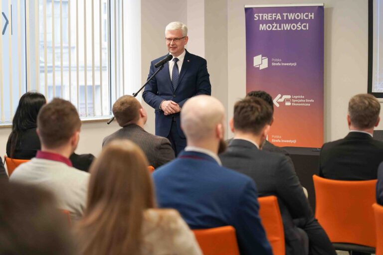 Zdjęcie z galerii wydarzenia: Elektromobilna przyszłość motoryzacji. Czołowe firmy z branży elektromobilności, nowych technologii i Legnicka Strefa tworzą Zachodni Klaster Elektromobilności