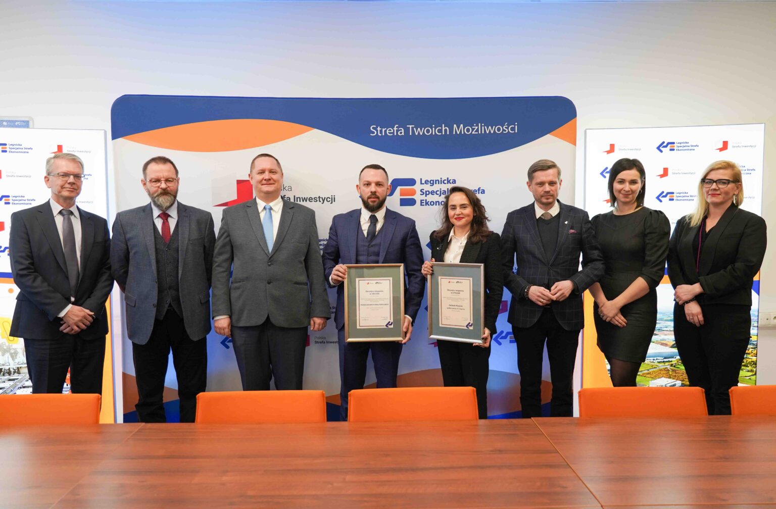 Zdjęcie z galerii wydarzenia: Kolejne decyzje o wsparciu od Legnickiej Specjalnej Strefy Ekonomicznej wręczone