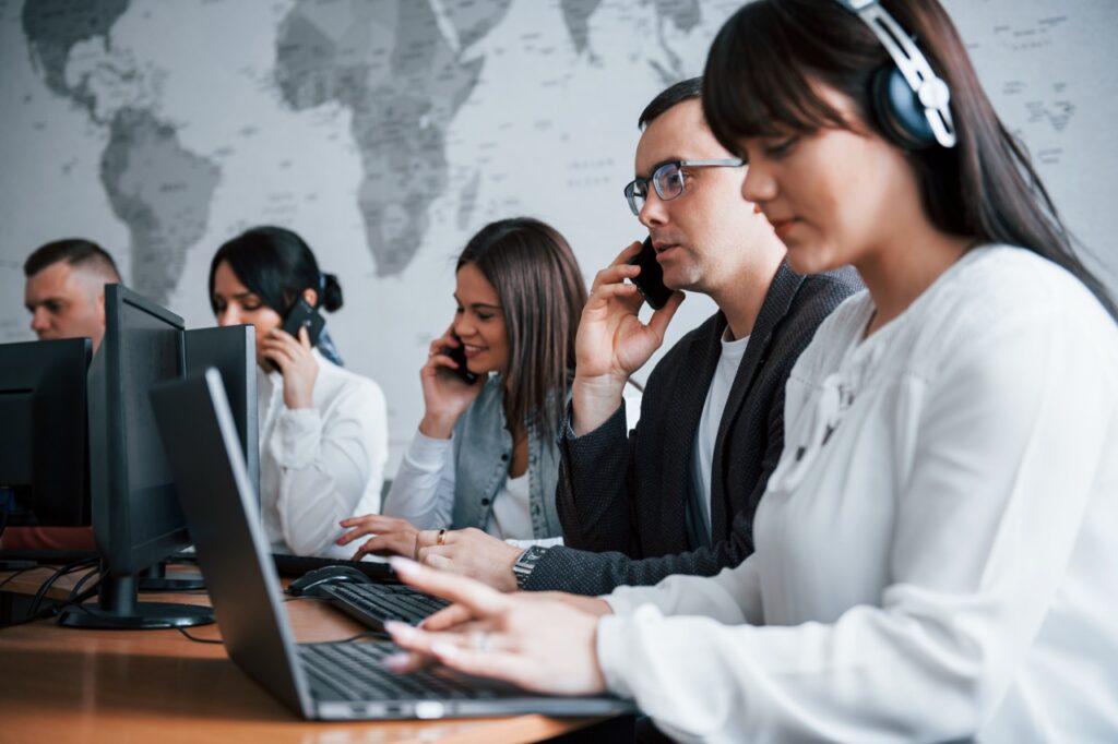 * Business Service Centers (Centra usług biznesowych) Duży