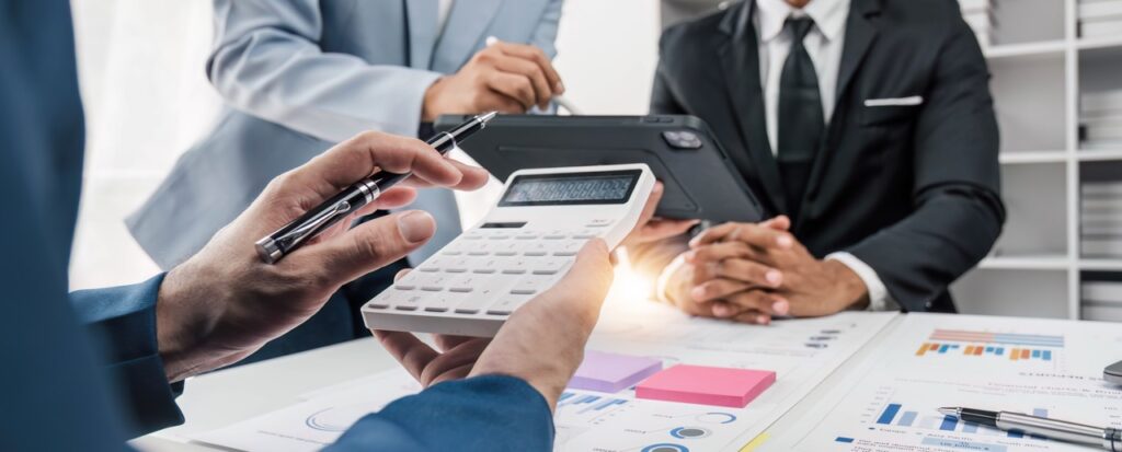 Finance and Business Services (Finanse i usługi biznesowe) Duży
