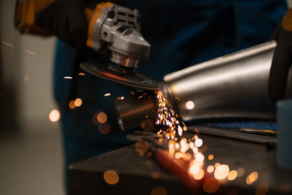* Metals and Metalworking (Metale i obróbka) Duży