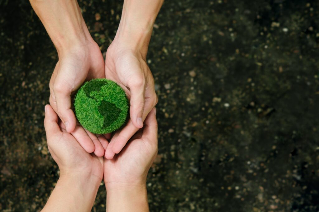 net-zero-and-carbon-neutral-concepts-hands-holding-2026-01-07-00-40-46-utc Duży