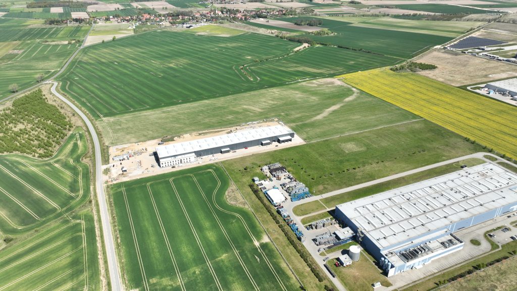 tereny inwestycyjne, widok z góry, budynki przemysłowe