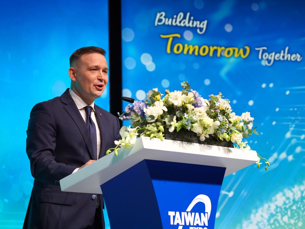 Mównica, mężczyzna, przemówienie