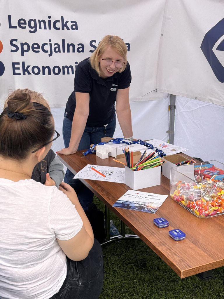 ludzie, rozmowa, namiot LSSE
