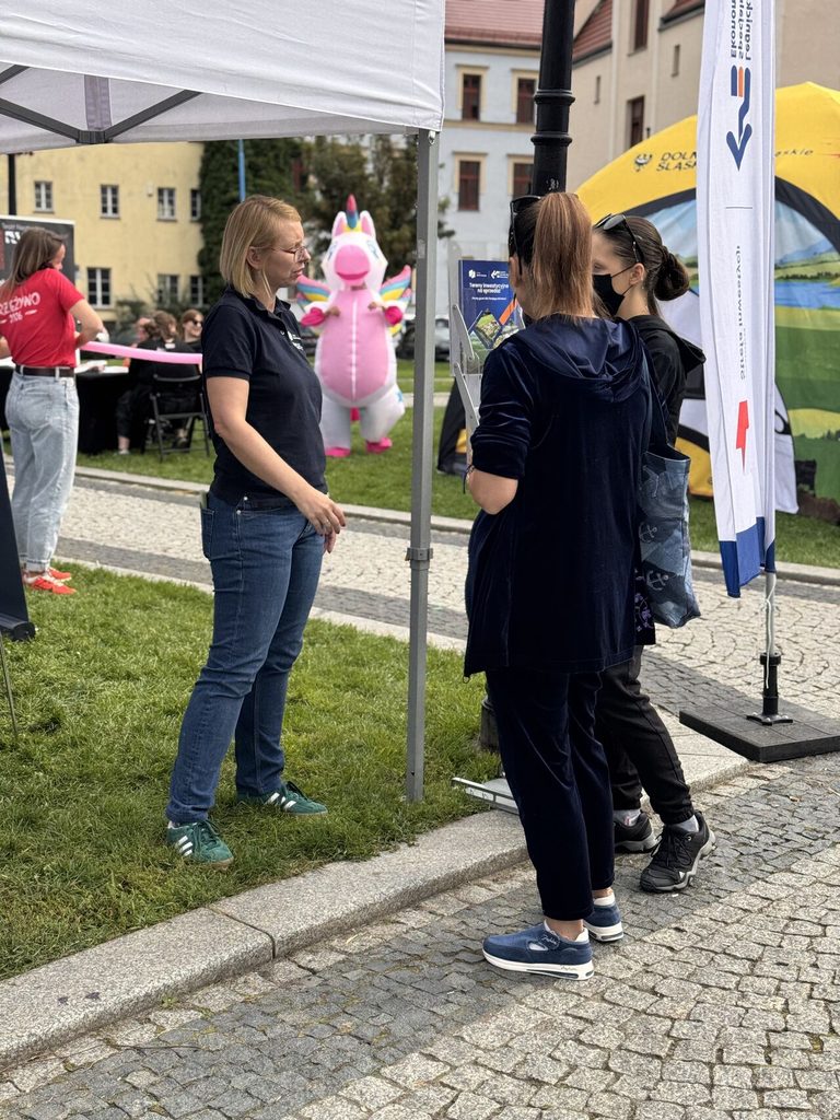 ludzie, rozmowa, namiot LSSE