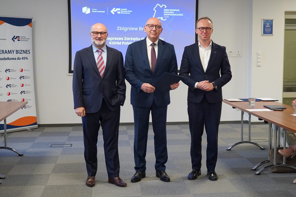 trzech mężczyzn, wiceprezes LSSE