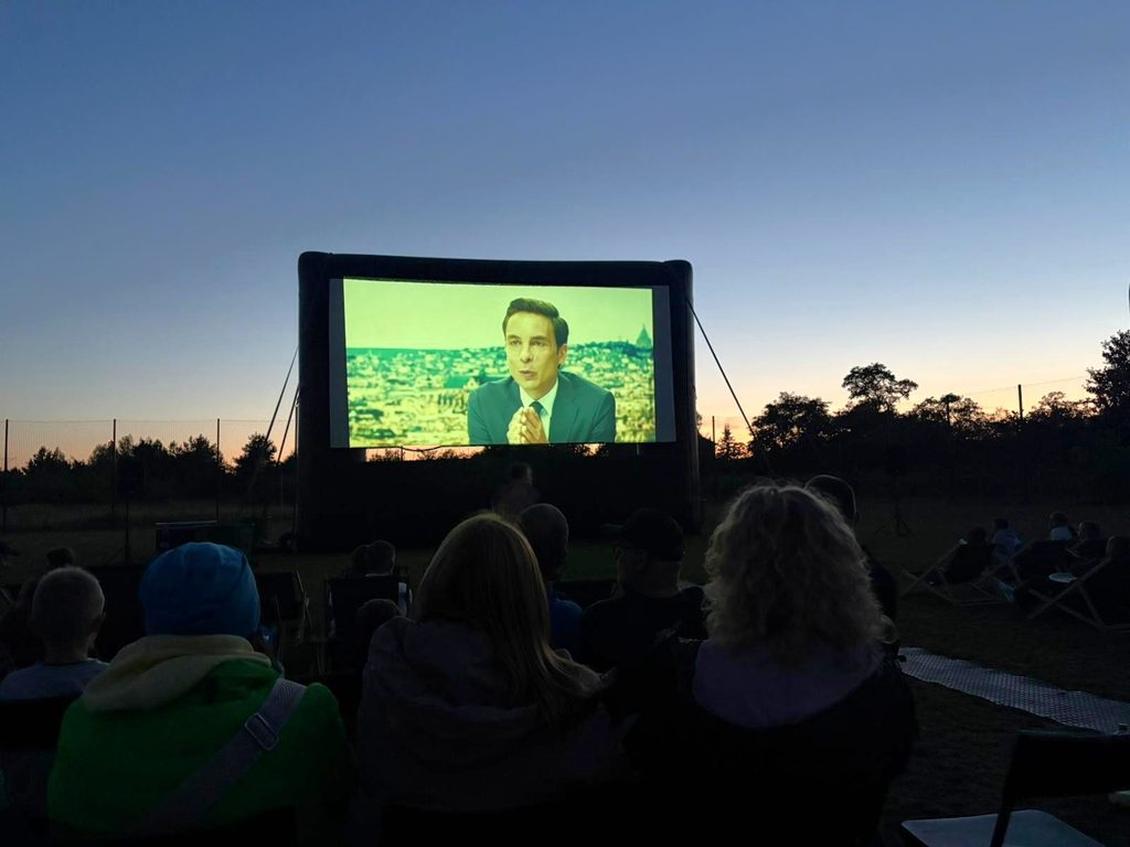 Ludzie, kino plenerowe