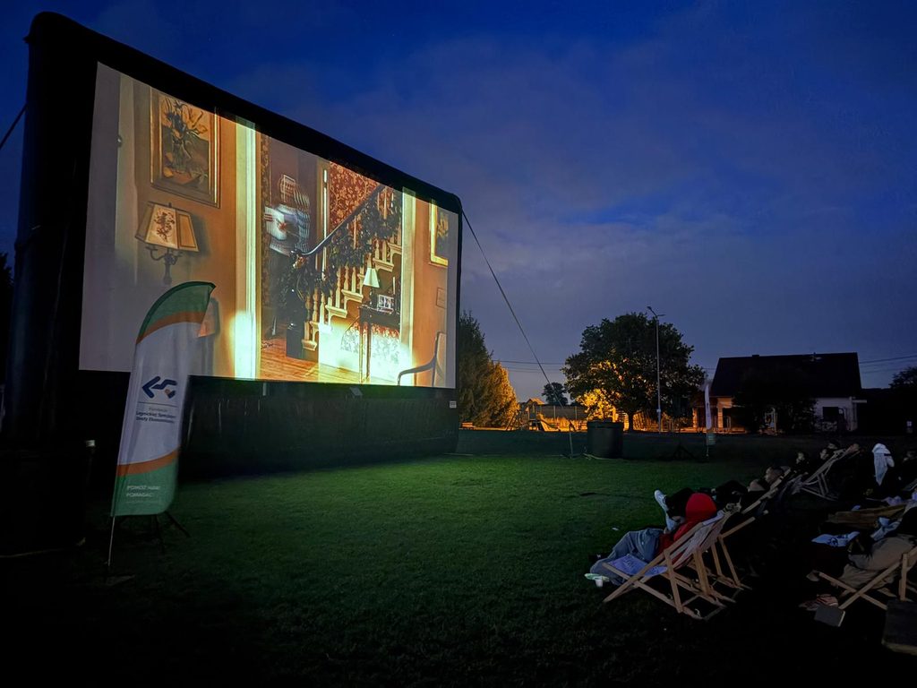 Ludzie, kino plenerowe